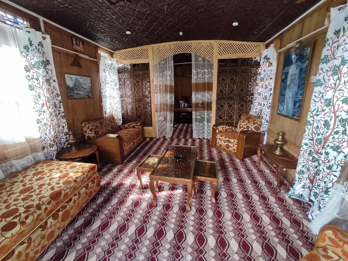 Houseboat Young Balmoral Castle Srīnagar エクステリア 写真