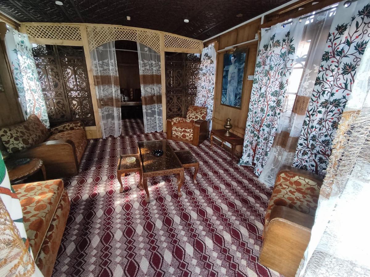 Houseboat Young Balmoral Castle Srīnagar エクステリア 写真